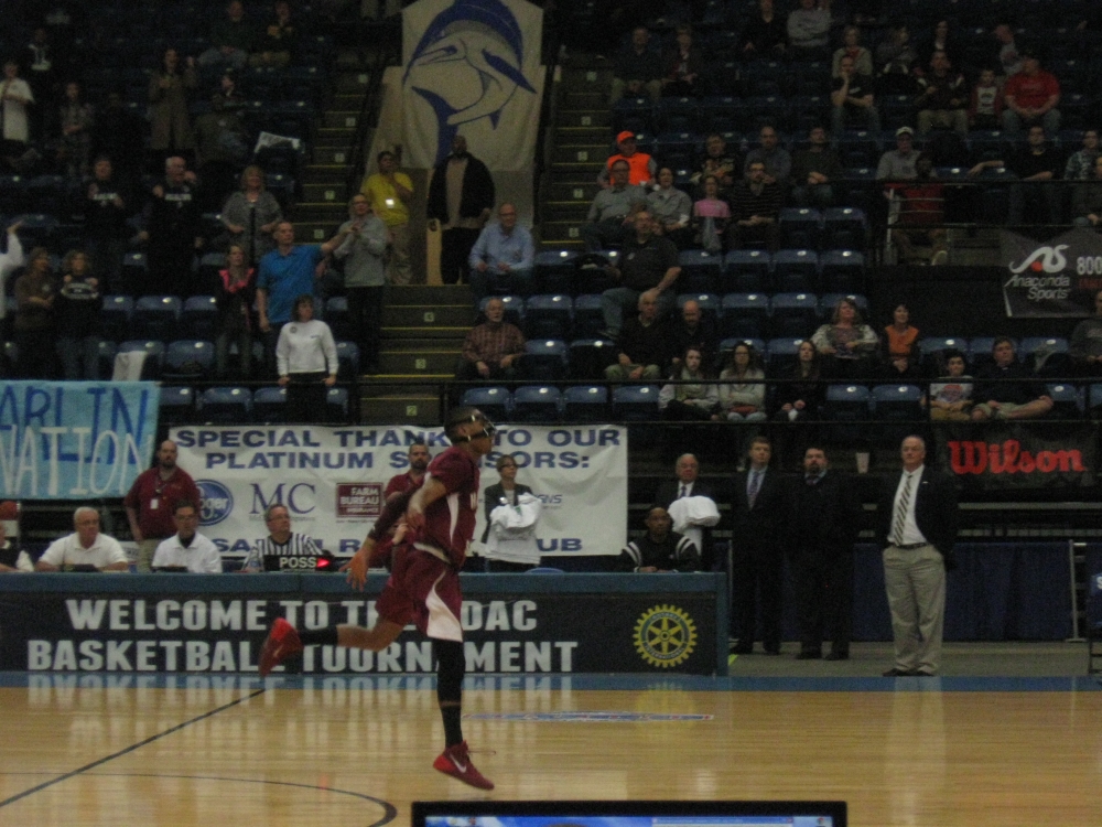 NCAC Opener Spoiled by Tigers' Buzzer Beater - Oberlin College Athletics